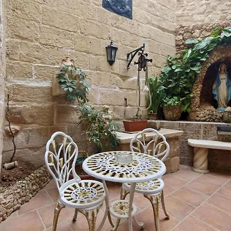 Traditional House Of Character - 6 Guests Max