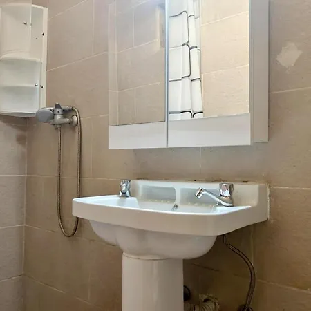 Апартаменты Traditional House Of Character - 6 Guests Max